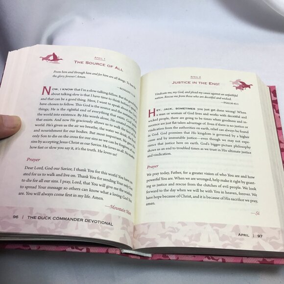 The Duck Commander Devotional: Pink Camo by Robertson, Al - Picture 10 of 11